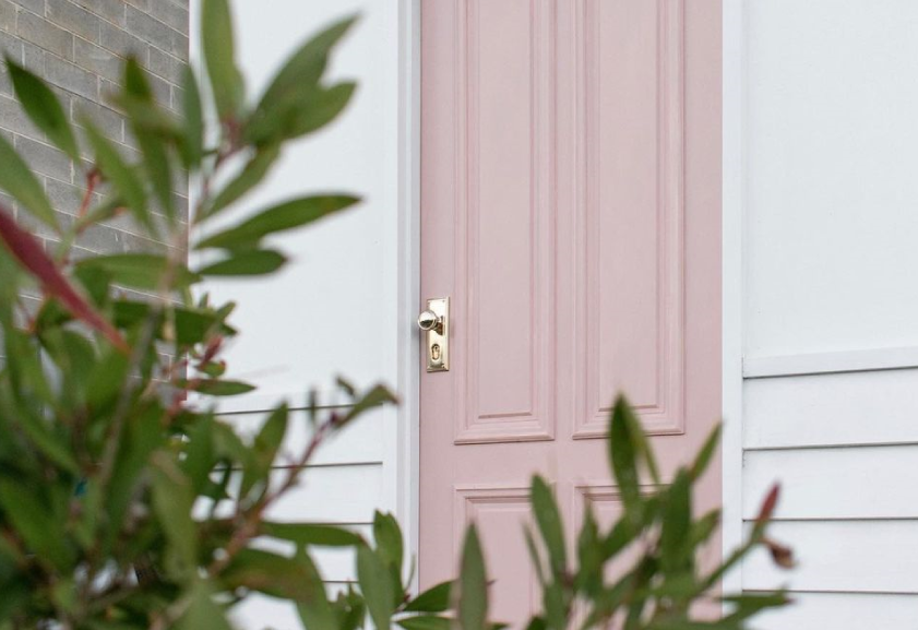 Trilock Traditional Knob Entrance Set in Polished Brass